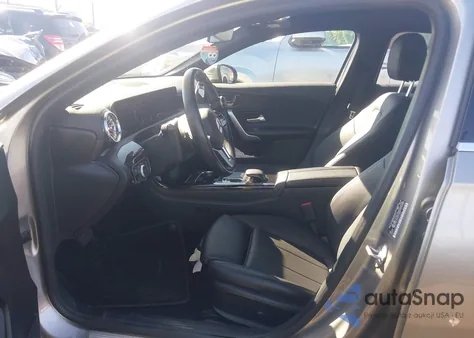 2019 Mercedes-Benz A 220 z USA, uszkodzony, nr VIN WDD3G4EB7KW020486